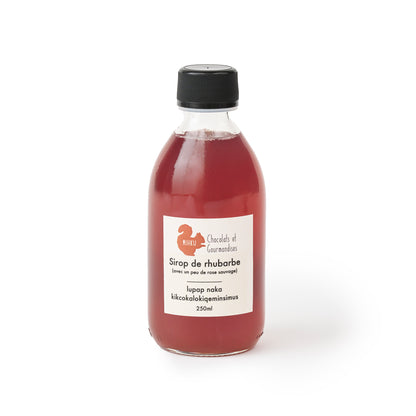 Sirop de rhubarbe (avec un peu de rose sauvage)