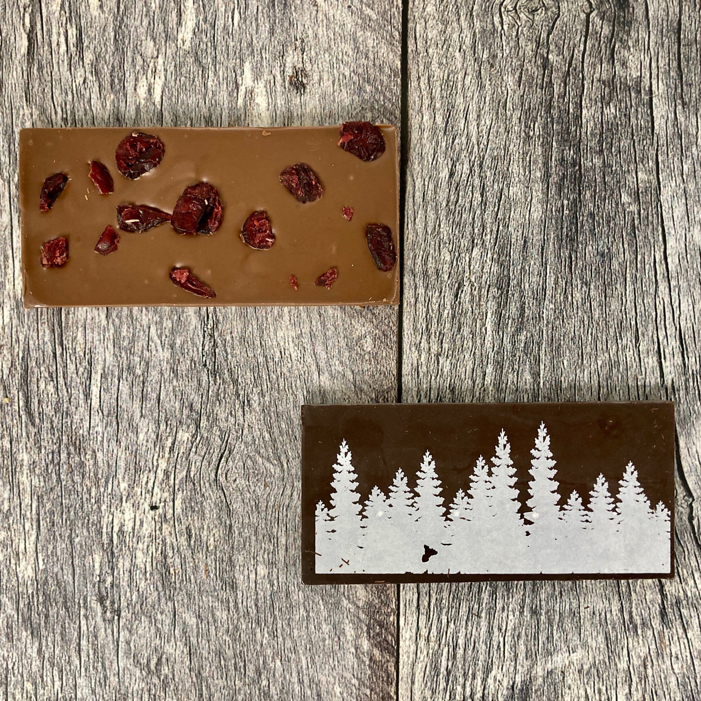Tablette motif sapin chocolat lait ou noir - canneberges